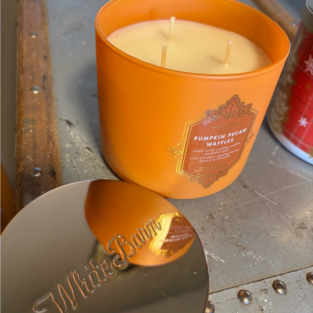 White Barn Pumpkin Pecan Waffles Candle - Vibrant Orange